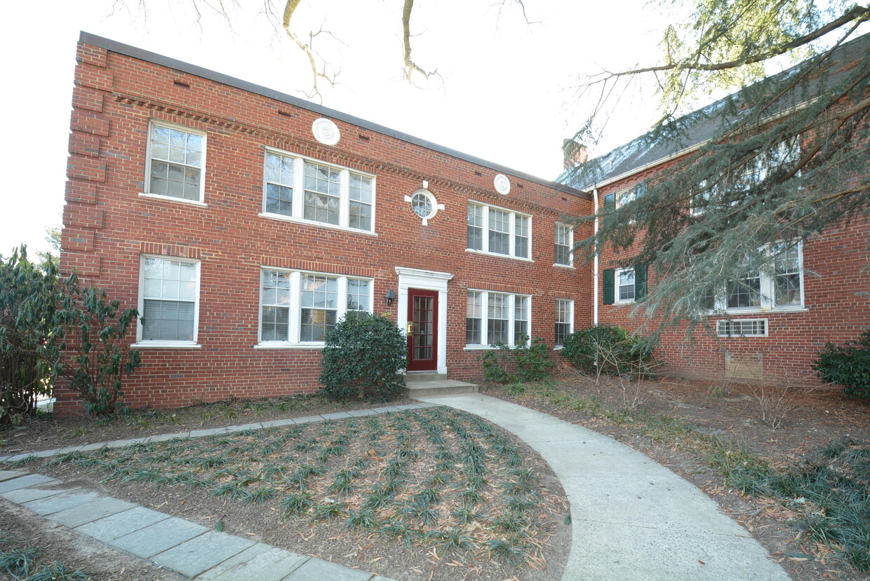 Foto principal - 1804 Langston Blvd