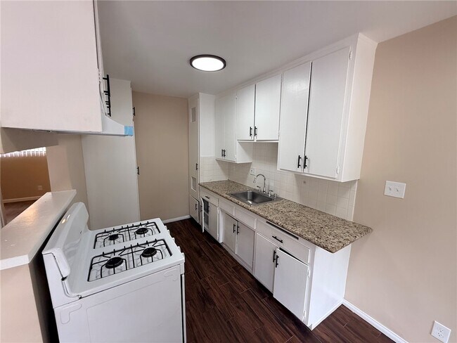 Building Photo - 414 N San Gabriel Ave