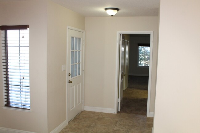 Foto del edificio - "Charming 2-Bed, 2-Bath Oasis in Las Vegas...