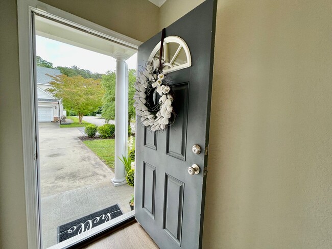 Building Photo - Ready 07-11-24! 3-Bedroom Duplex w/Garage ...