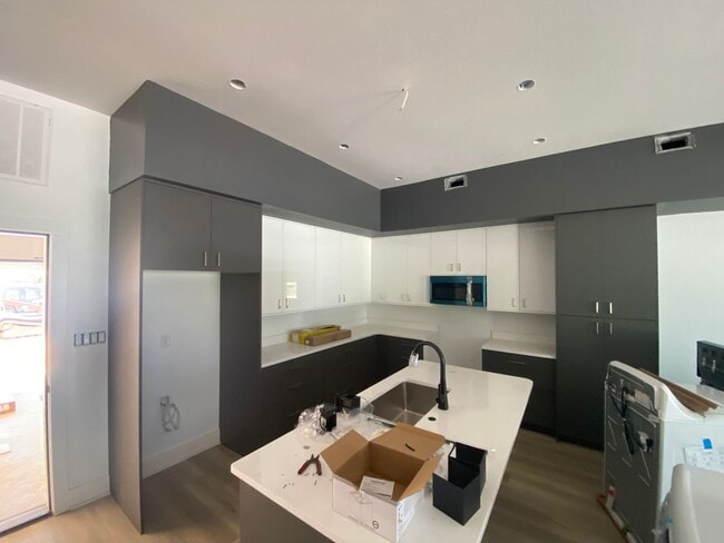 Building Photo - Edge Luxury Townhomes
