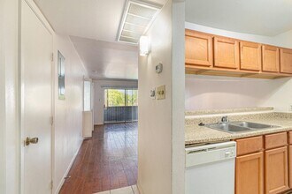Building Photo - 3045 Walnut Bend Ln