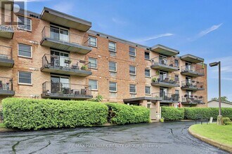 Building Photo - 206 Woodward St