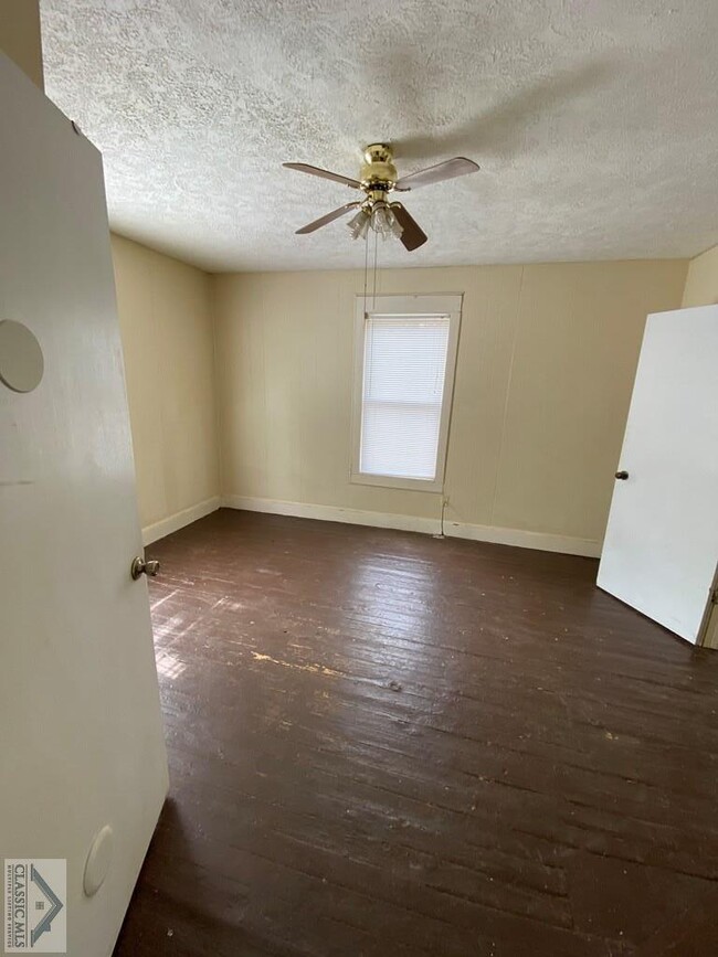Building Photo - 341 Glenhaven Ave