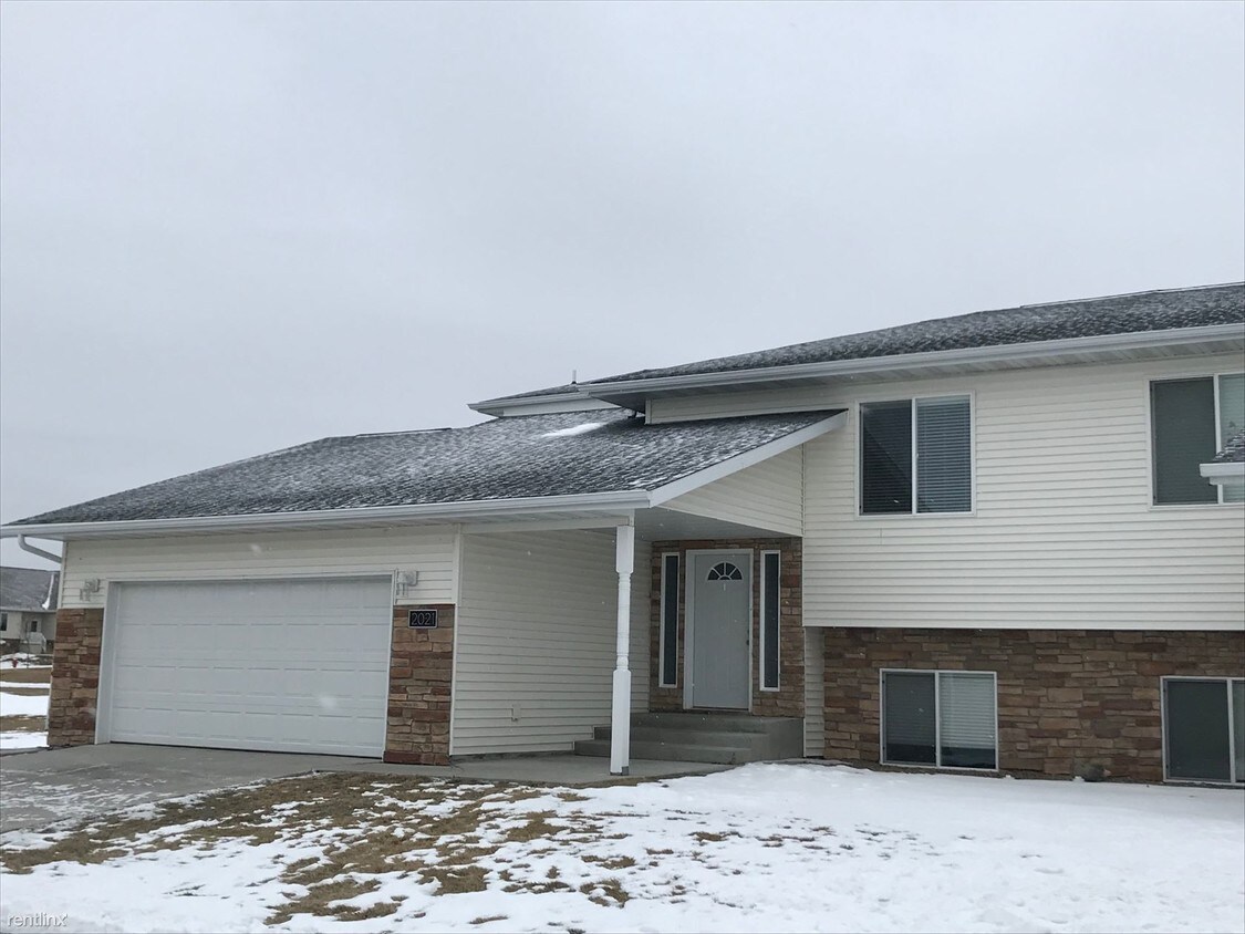 4 br, 2.5 bath - 2021 Koch Dr - 4 br, 2.5 bath  - 2021 Koch Dr