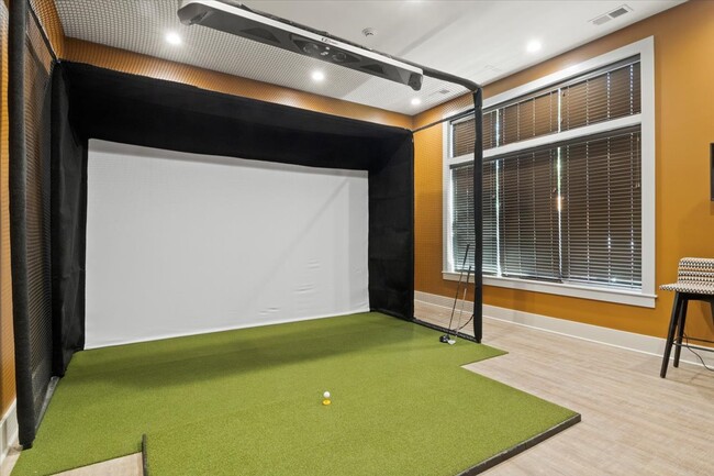 Golf Simulator - The Retreat Luxury Apartments