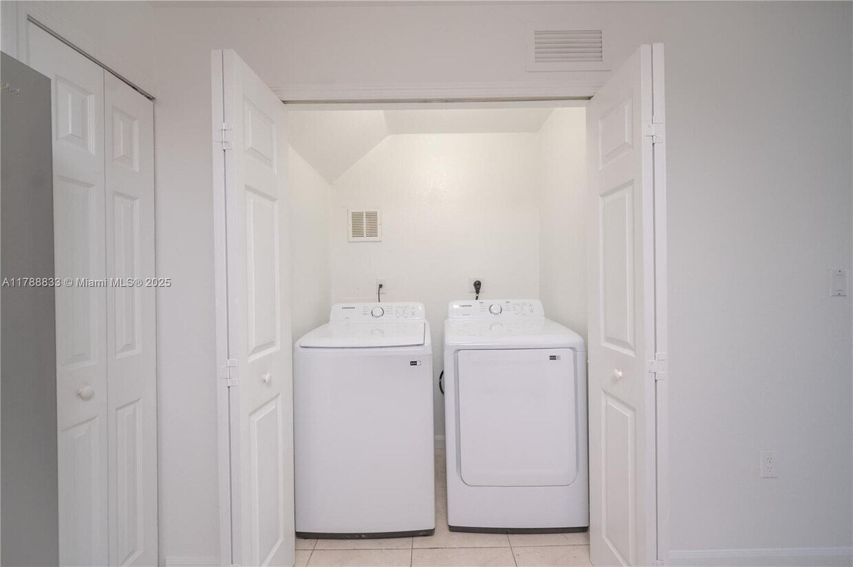 Foto principal - 11403 NW 89th St
