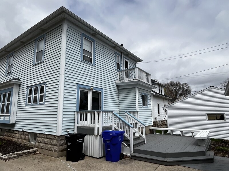 Primary Photo - 1420 N Oneida St