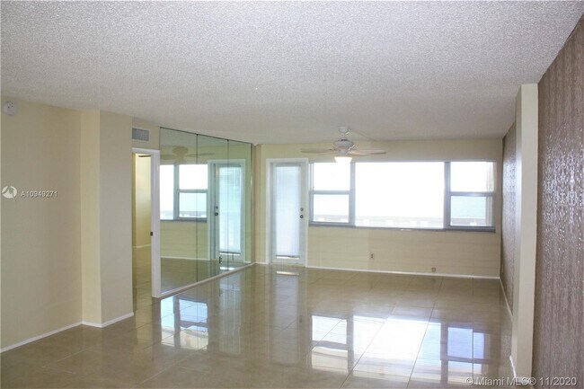 Building Photo - 1012 N Ocean Blvd