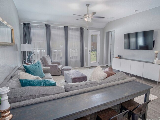 Building Photo - 4 Bedroom Single Family Home in San Antonio