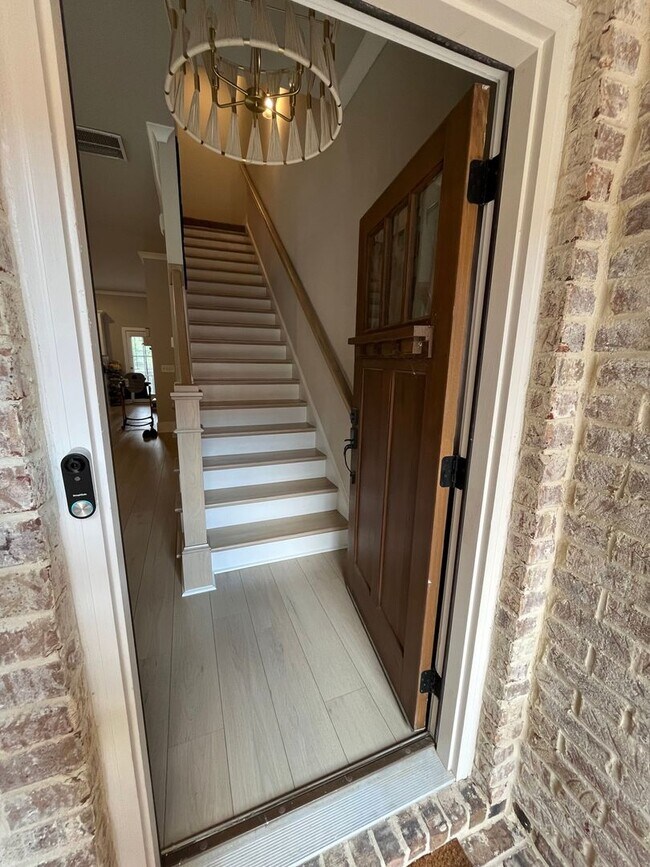 Foto del edificio - 4 Bedroom Townhome in Grayson