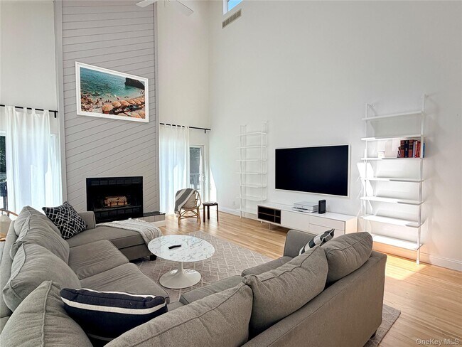 Foto del edificio - 7 Midhampton Ct