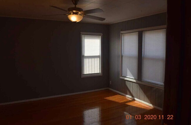 Living room - 3933 Fern St