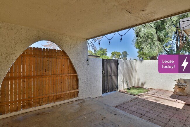 Building Photo - 720 S Dobson Rd