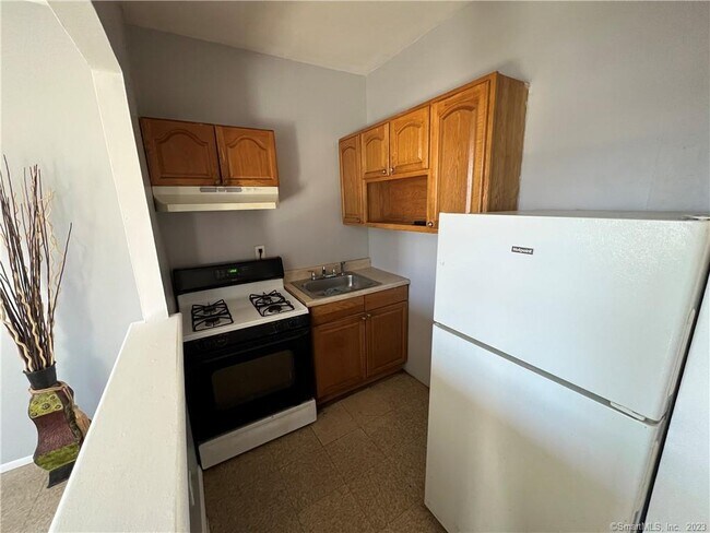 Building Photo - 708 Hallett St
