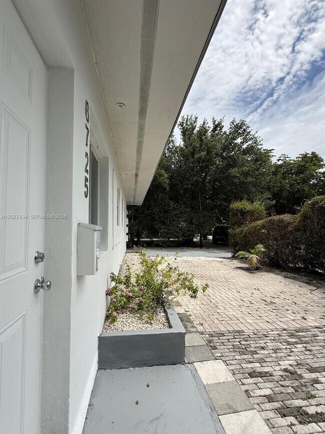 Foto del edificio - 6723 NE Miami Pl