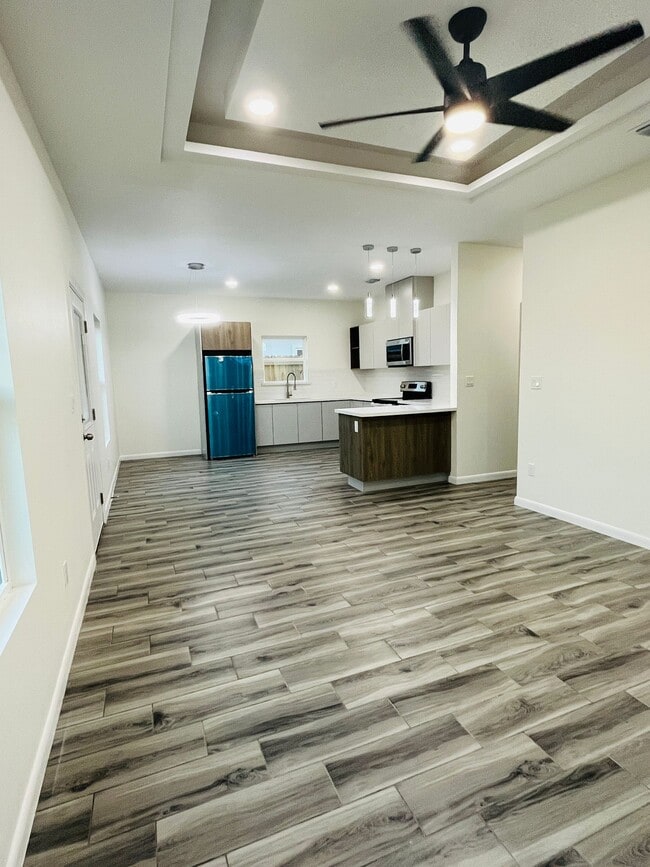 Building Photo - 1606 Angelina Dr