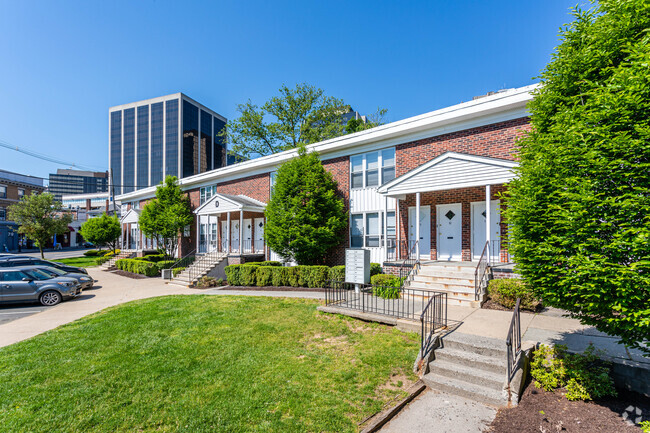 Building Photo - Beverly Gardens