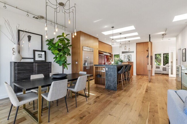 Foto del edificio - Designer Home w/Panoramic Views on Laidley Street – a MUST SEE!  PROGRESSIVE