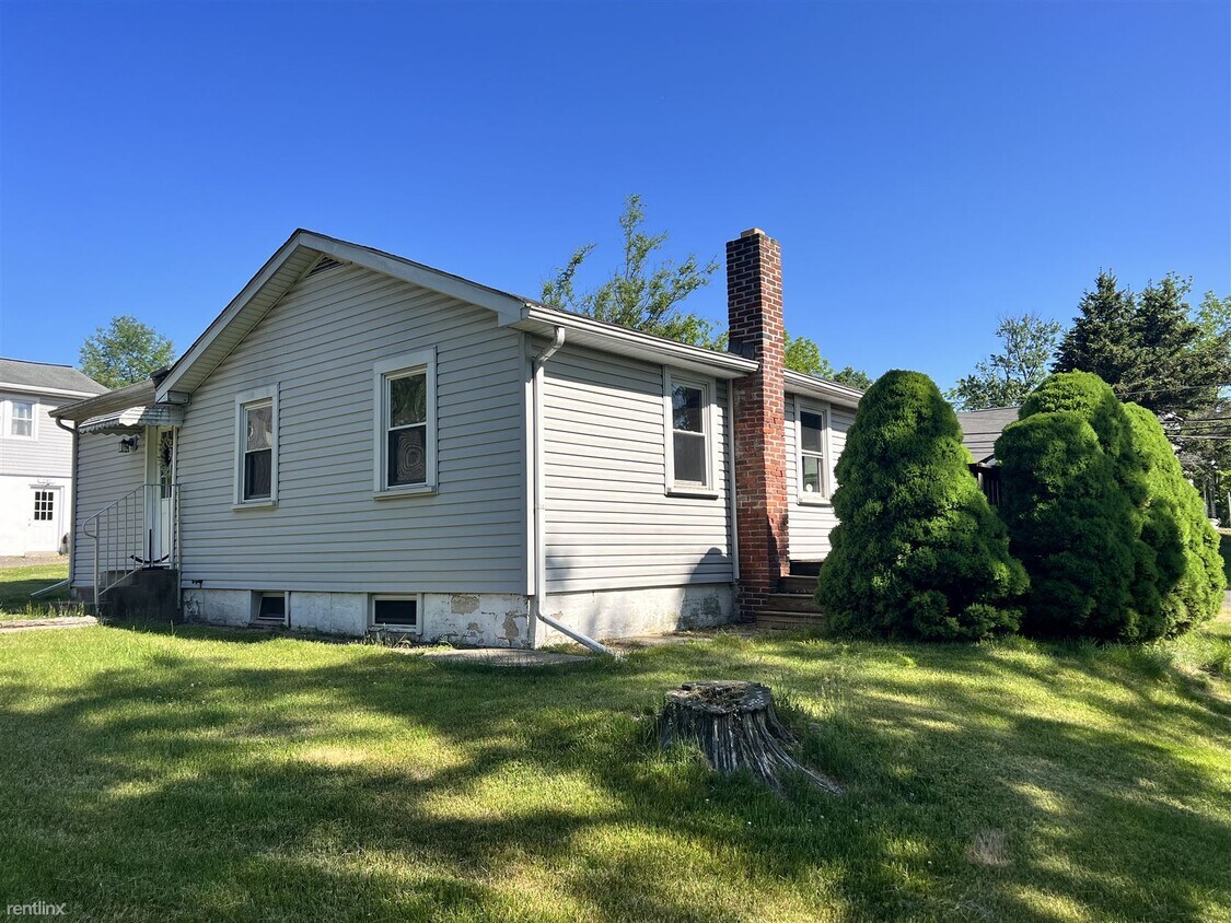 2 br, 1 bath House 24 Coolidge Street B House Rental in Pottstown