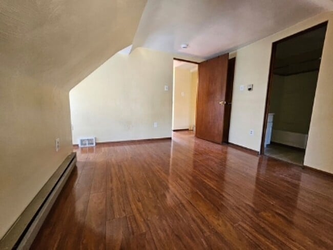 Foto del edificio - 546 Greenfield Ave