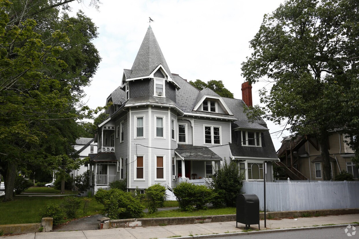 Primary Photo - 18 Murdock St
