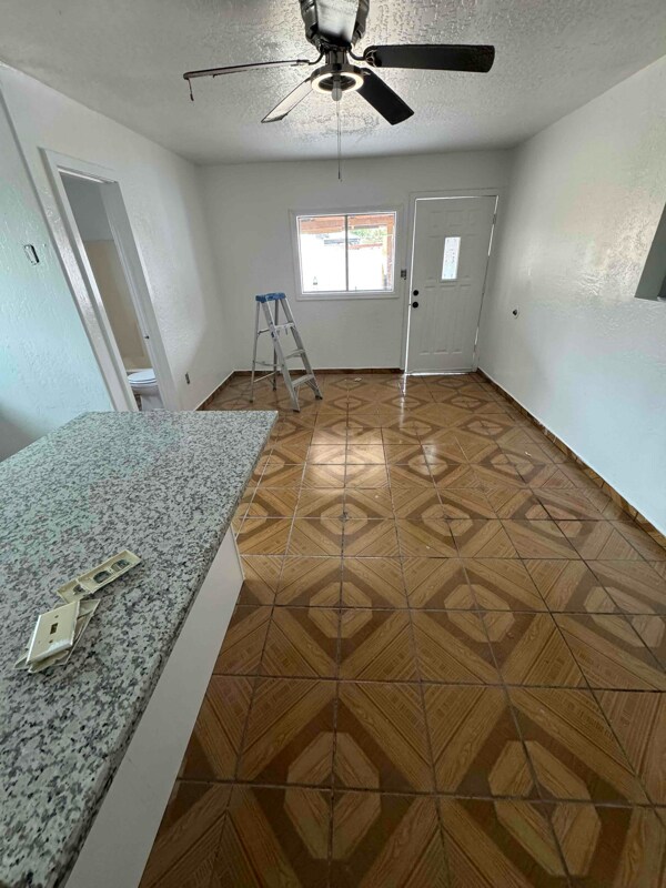 Building Photo - 7602 W Whitton Ave