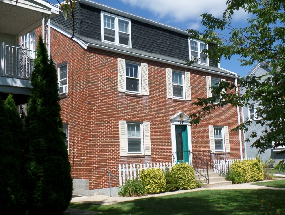 Building Photo - 1241 Potomac Ave