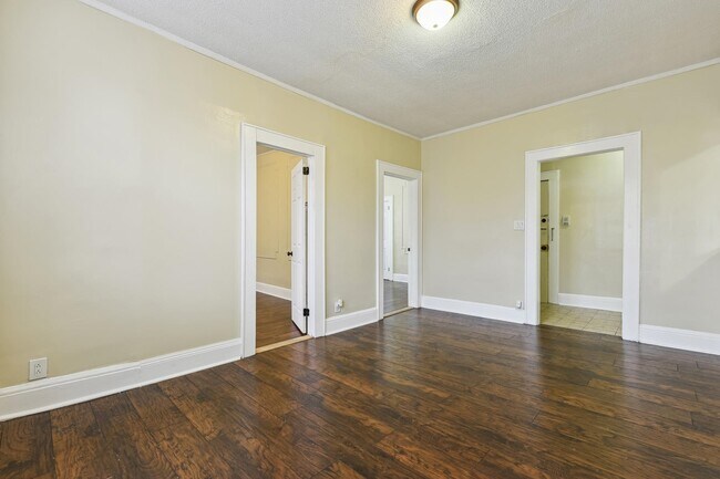 Foto del edificio - 1420 S Wood Ave