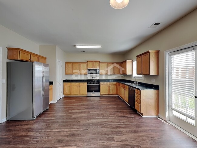 Building Photo - 17 Brookvalley Ct W