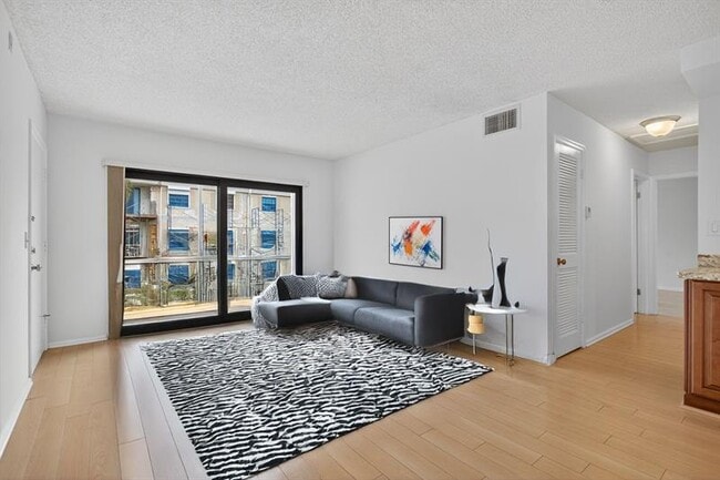 Building Photo - 130 Cypress Club Dr