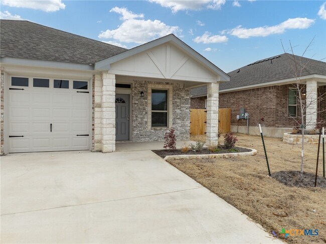 Foto del edificio - 5221 Rose Gdn Lp