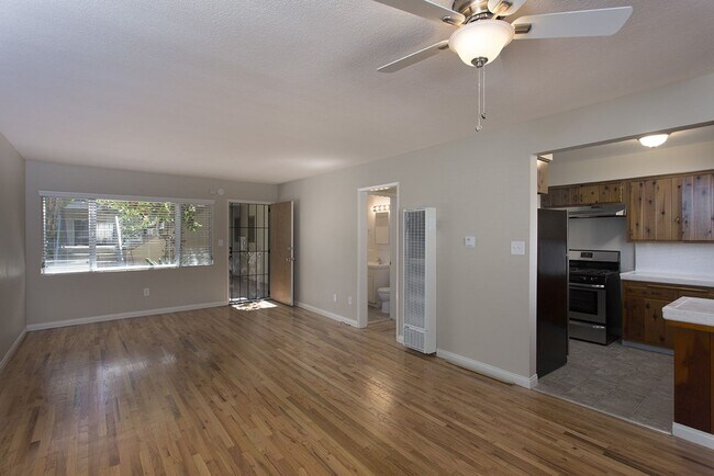 Foto del edificio - Beautiful 2 Bed, 1.5 Bath in North Park wi...