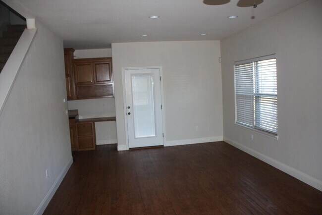Foto del edificio - 443 Yorktown Blvd