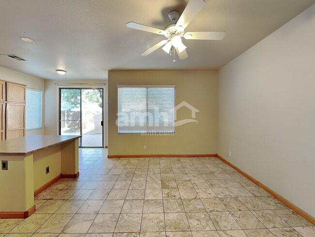 Foto del edificio - 8209 Strawberry Spring St