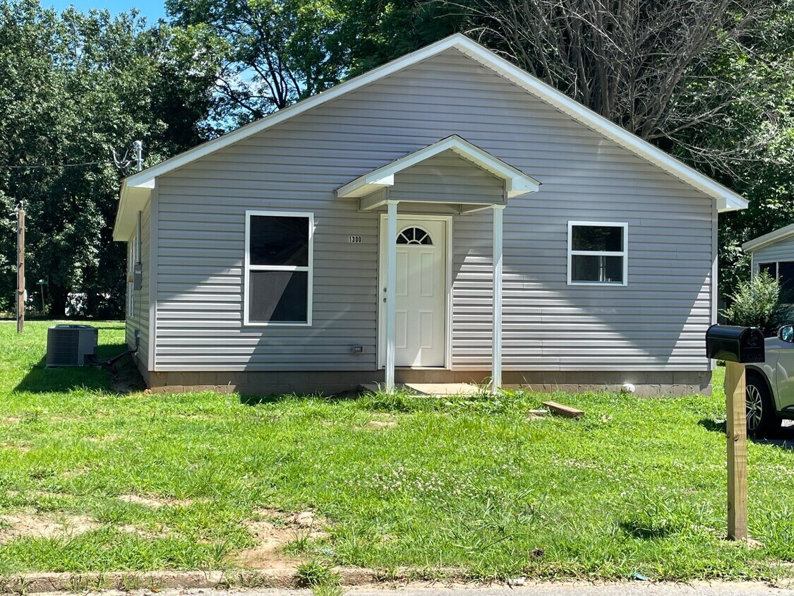 1300 Moss St, Dyersburg, TN 38024 House Rental in Dyersburg, TN