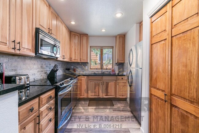 Building Photo - 2 Bedroom McCloud Condo w Garage!