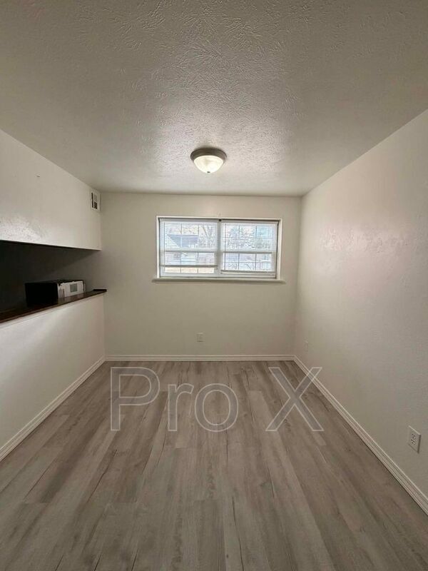 Foto del edificio - 124 E Highland Ave
