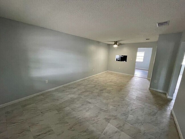 Building Photo - 5305 N Blvd