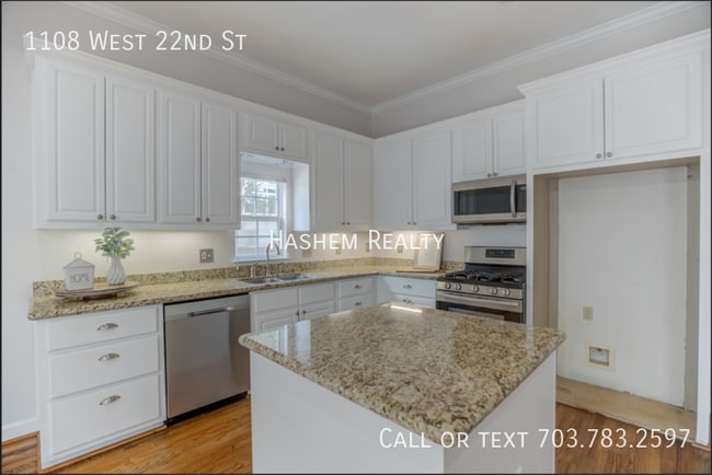 Building Photo - 1108 W 22nd St