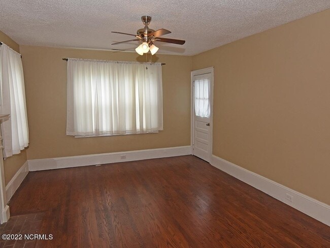 Building Photo - 2036 Van Buren St