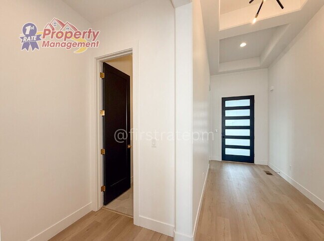 Building Photo - 3024 E Parulo Dr