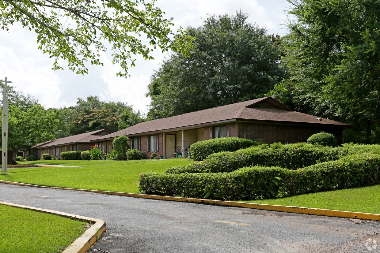 Primary Photo - Dogwood Manor