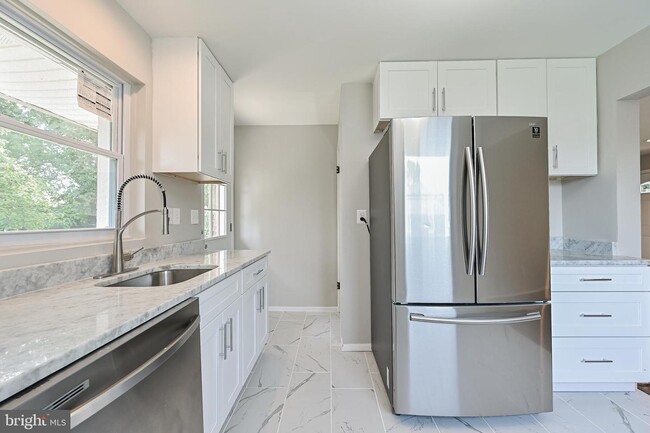 Foto del edificio - 2213 Lewisdale Dr