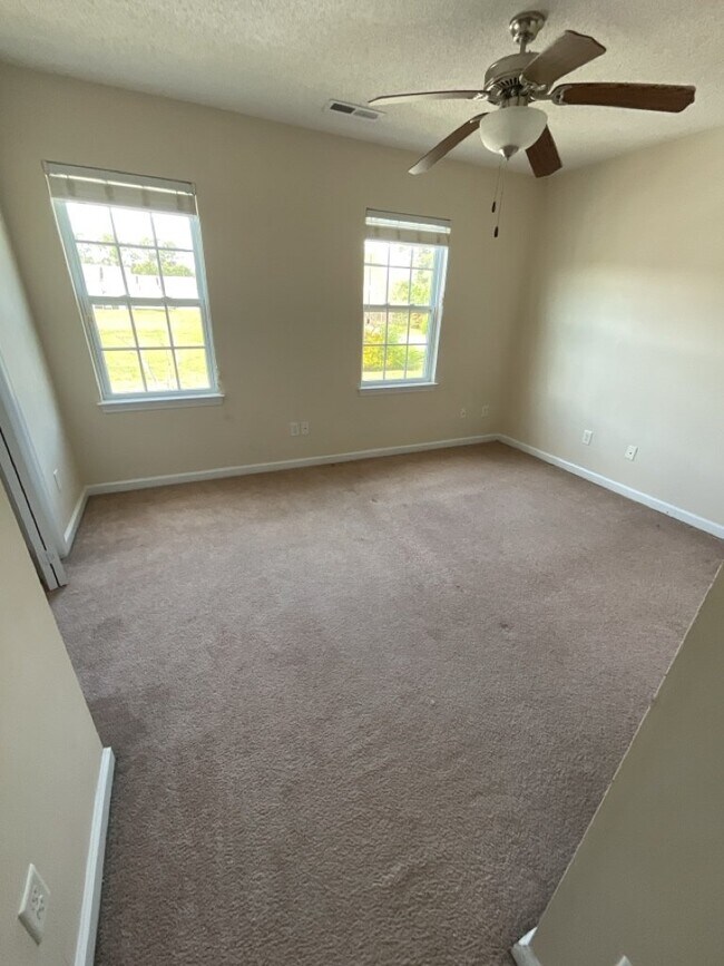 Foto del edificio - Charming 2 Bedroom Towhome - 201 Lanieve C...