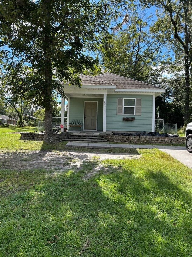 Primary Photo - cute house