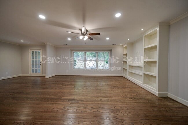 Building Photo - 6700 Castlegate Dr
