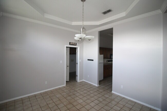 Building Photo - 2300 Northglen Dr