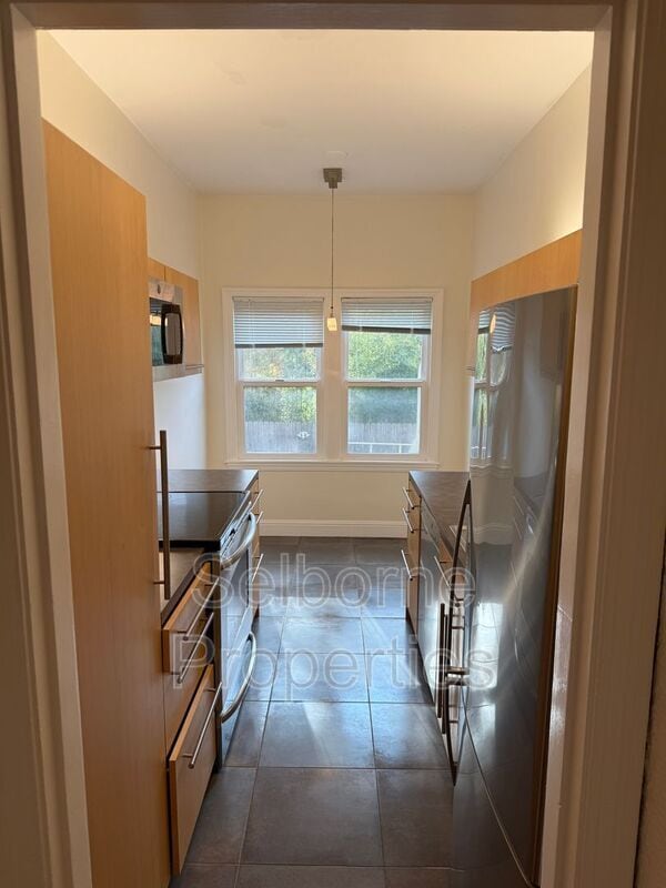 Building Photo - 507 Forest St