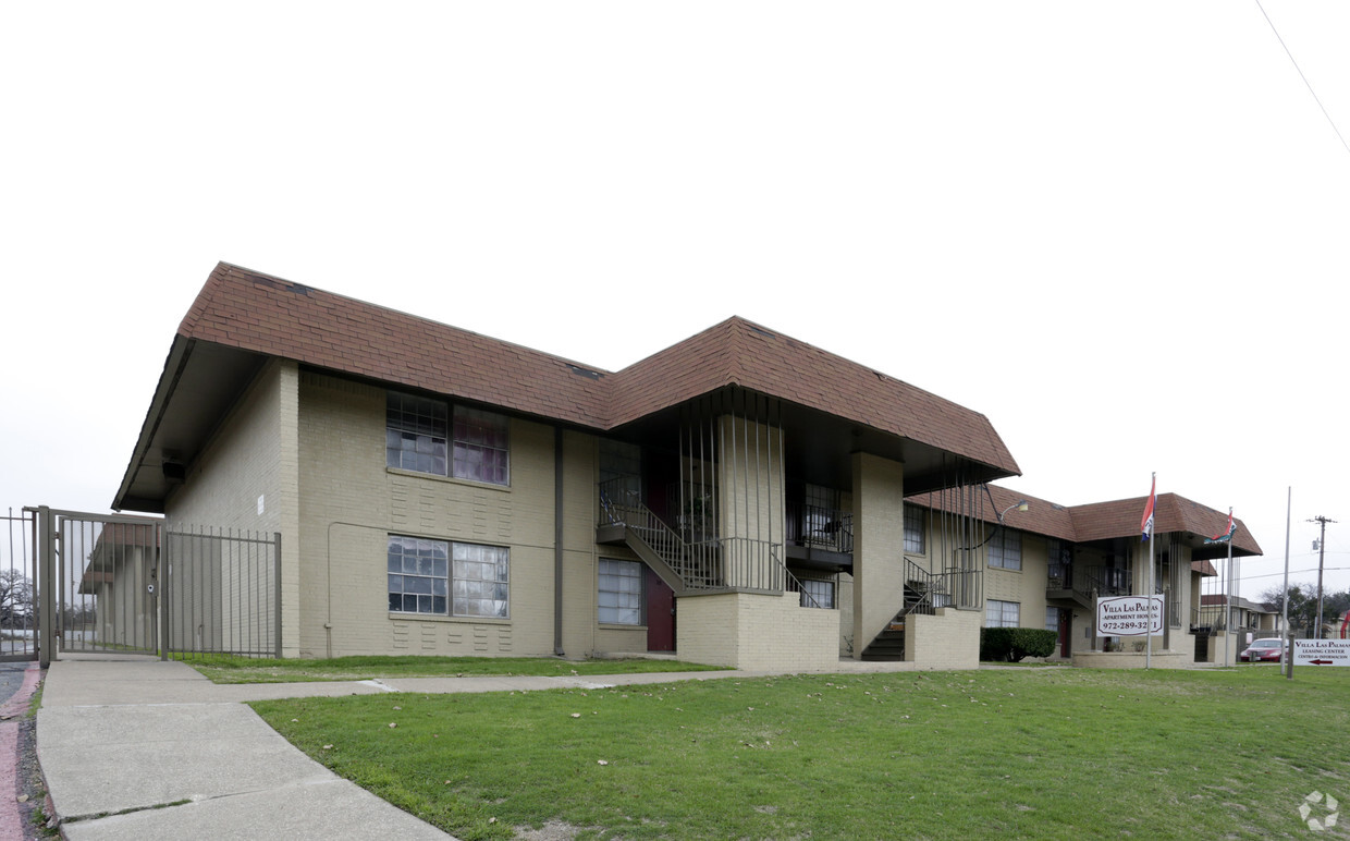 Building Photo - Villa de las Palmas Apartments